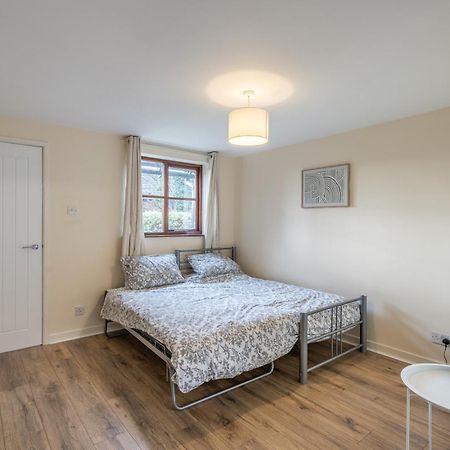 Modern Studio Flat In Wellington, Telford Веллингтон Экстерьер фото