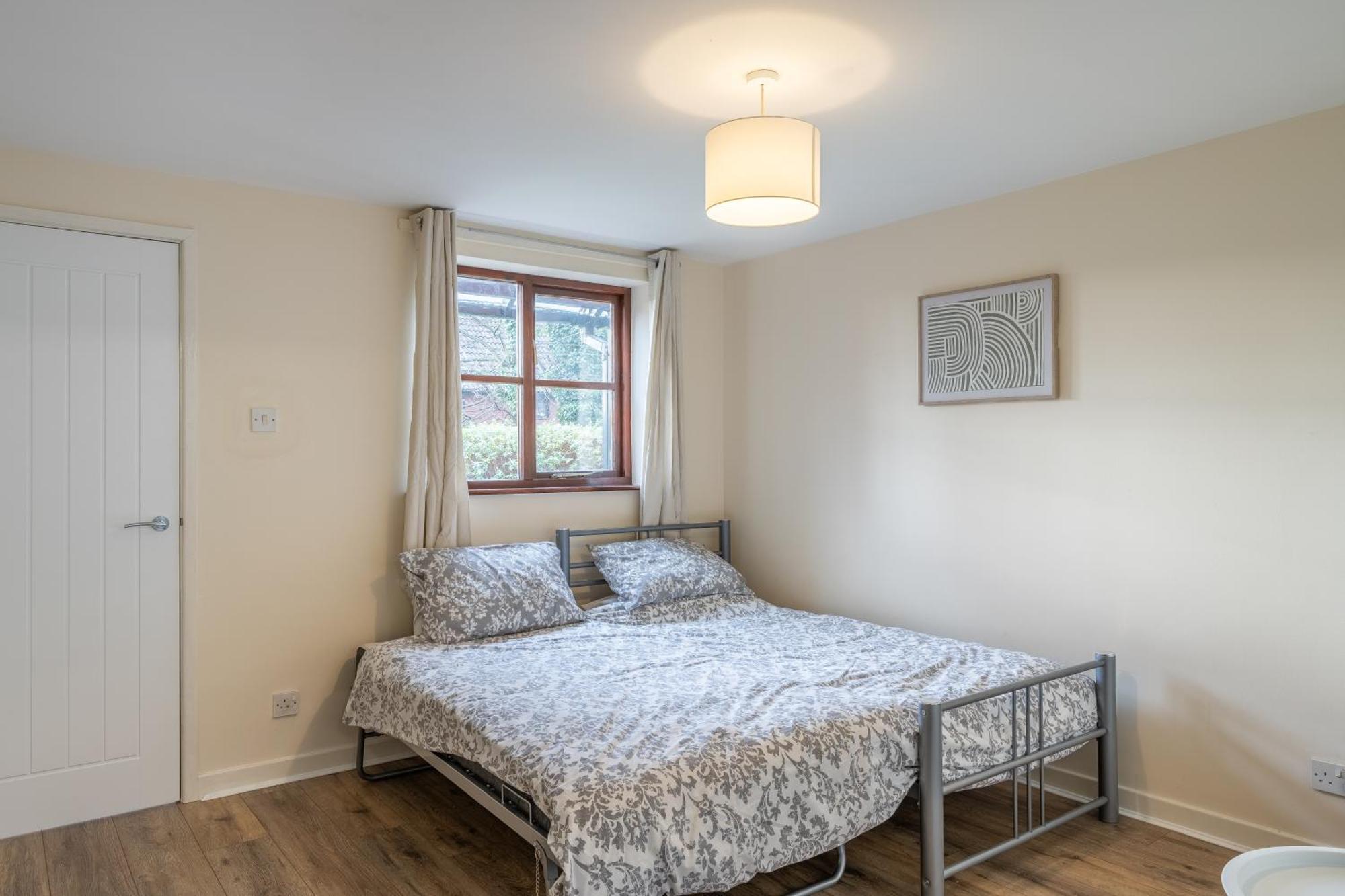 Modern Studio Flat In Wellington, Telford Веллингтон Экстерьер фото