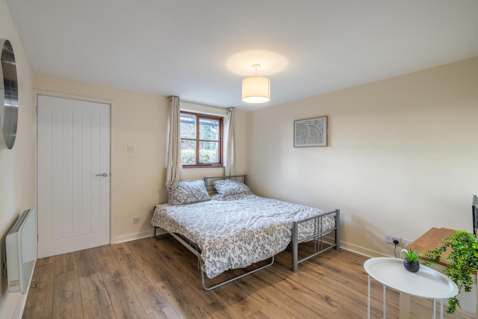 Modern Studio Flat In Wellington, Telford Веллингтон Экстерьер фото