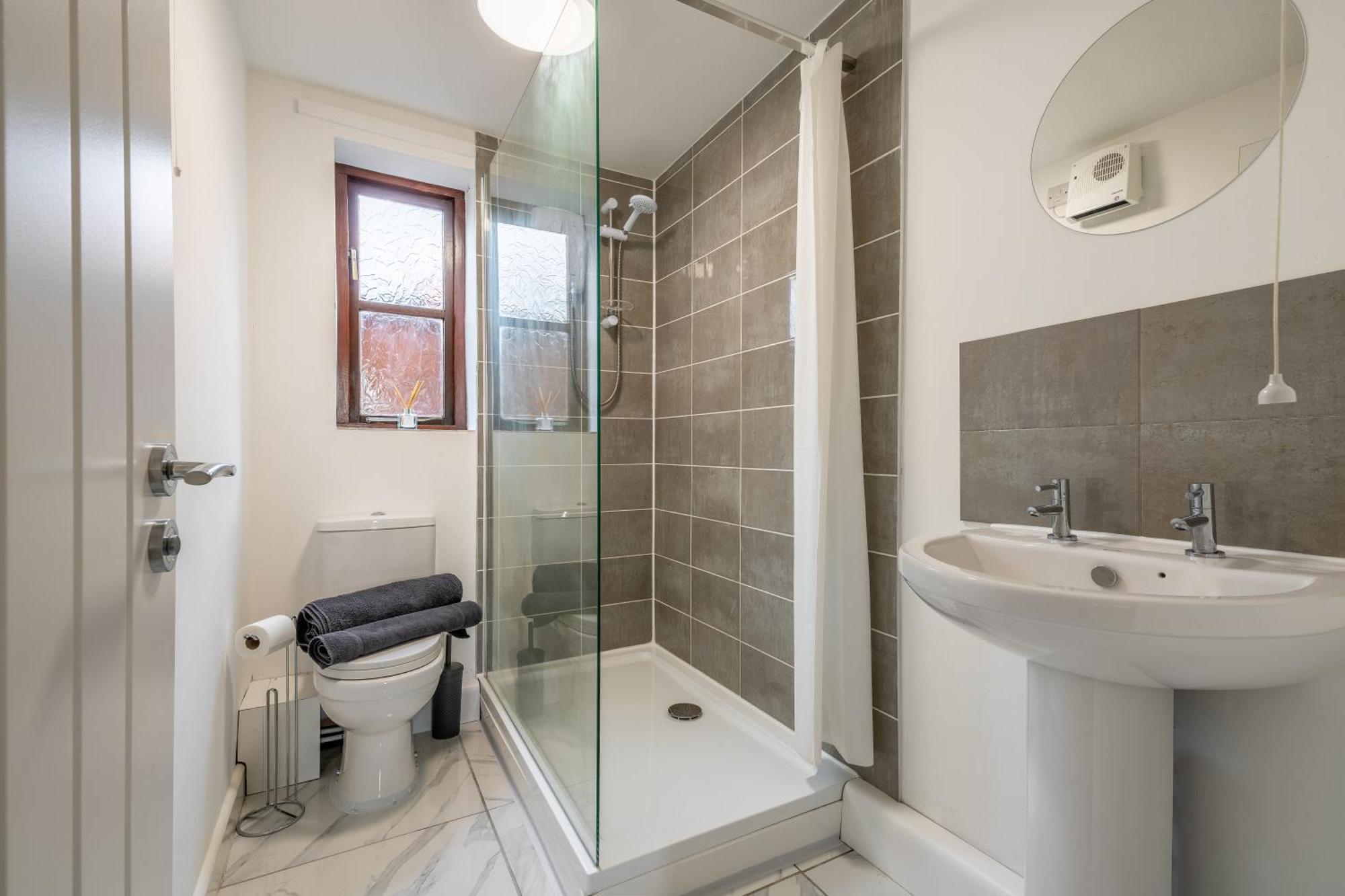 Modern Studio Flat In Wellington, Telford Веллингтон Экстерьер фото