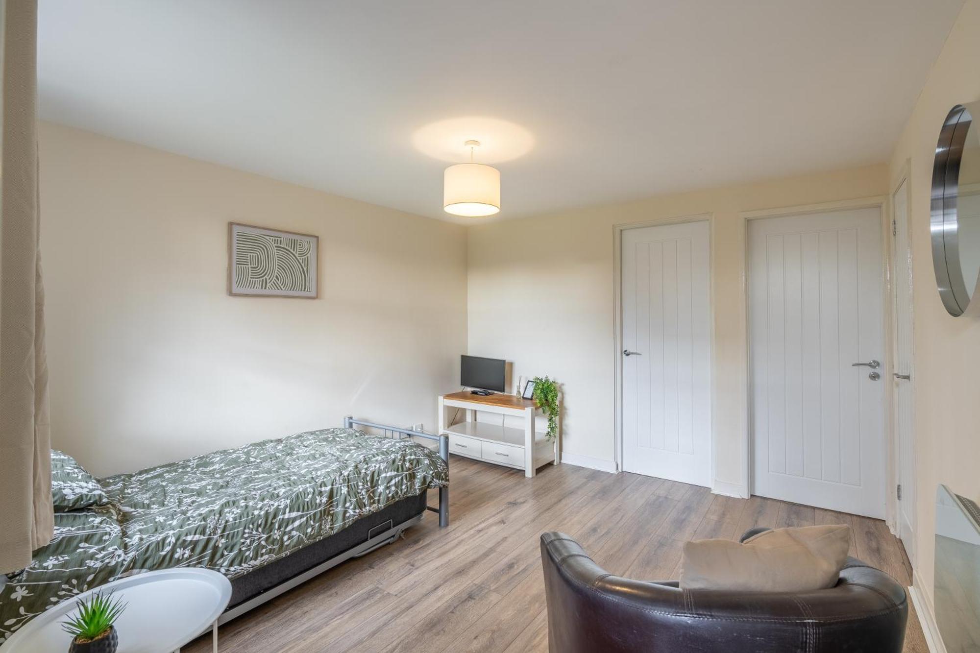 Modern Studio Flat In Wellington, Telford Веллингтон Экстерьер фото