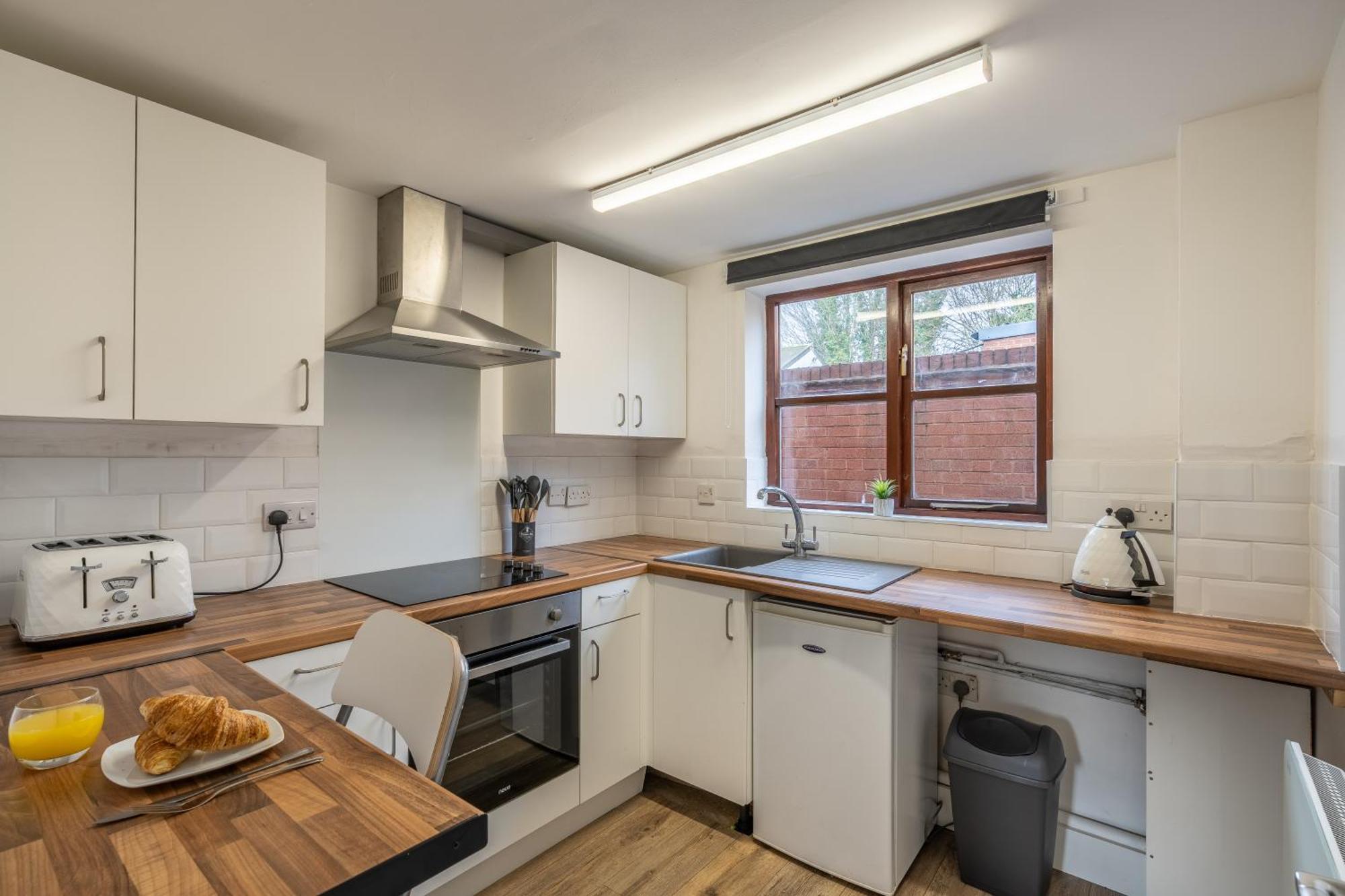 Modern Studio Flat In Wellington, Telford Веллингтон Экстерьер фото